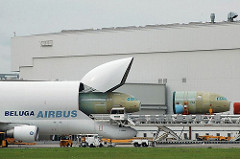 Verladung Airbus - Flugzeugverladung Beluga Laderaum.