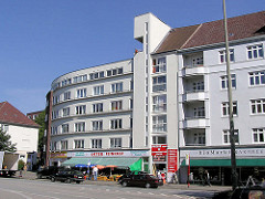 Neues Bauen an der Fuhlsbüttler Strasse - Wohnhäuser, Geschäfte + Einzelhandel an der Barmbeker Einkaufsstrasse.