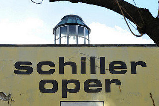 Schild Schiller Oper - ehem. Theater in Hamburg St. Pauli.