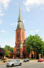 Christuskirche an der Fruchtallee - Hauptverkehrsstrasse in Hamburg Eimsbüttel.