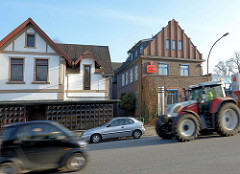 Einzelhäuser / Wohnhäuser + gewerbliche Nutzung - Traktor / Kieler Strasse, Quickborn.