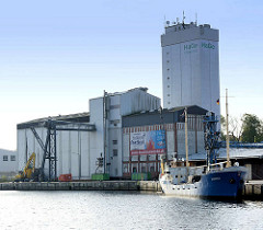 Getreidesilo - Industriarchitektur im Hafen von Neustadt / Holstein.