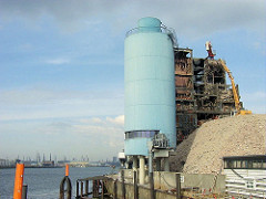 Abriss des HEW Kraftwerks am Strandhafen /  Magdeburgger Hafen Grasbrook in der jetzigen Hamburger Hafencity. ( ca. 2001 )