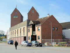 Silos und Gewerbearchitetkur beim Hafen von Neustadt / Ostholstein.