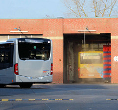 Waschanlage für Autobusse der Öffentlichen Verkehrsmittel; Betriebshof Ellerauer Strasse in Quickborn.