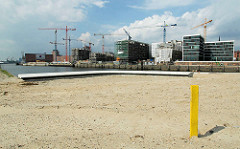 Baustellen und Neubauten am Dalmannkai / Hamburger Grasbrookhafen / Blick von den entstehenden Marco Polo Terrassen.