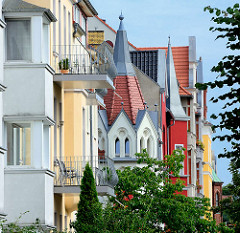 Gründerzeitgebäude mit farbig abgesetzten Fassaden - Bilder aus Rathenow, Brandenburg.