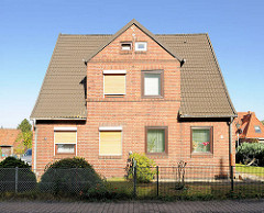 Wohnhaus - Doppelhaus mit unterschiedlicher Fassadengestaltung in Lüneburg.
