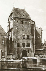 Historische Fotografie vom Alten Wasserturm in Lüneburg.