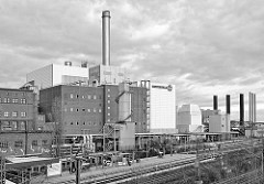 Kraftwerk Moabit in Berlin, Blick von der Putlitzerbrücke -  Schwarz Weiß Fotografie.