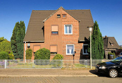 Wohnhaus - Doppelhaus mit unterschiedlicher Fassadengestaltung in Lüneburg.