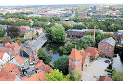 Luftaufnahme von Lüneburg - Ilmenau und Mühlengebäude.