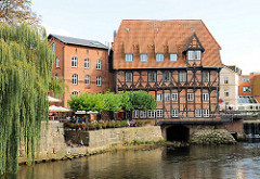 Historisches Gebäude der Lüner Mühle / Alte Ratsmühle aus dem Jahr 1597; Ilmenau Hafen..