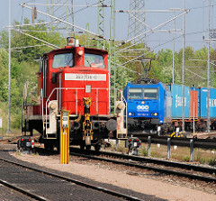Diesellok / Lokomotive 295 100-2 auf dem Güterbahnhof Alte Süderelbe