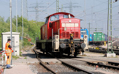Diesellok / Lokomotive 295 100-2 auf dem Güterbahnhof Alte Süderelbe.