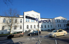 Das ehemalige Israelitische Krankenhaus an der heutigen Simon-von-Utrecht-Straße in St. Pauli, jetzt Ortsamt und Jobcenter.