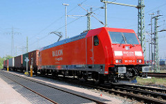 Güterlokomotive der railion db logistics 185 283 9 auf dem Containerbahnhof Alte Süderelbe in Hamburg Altenwerder.