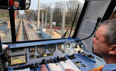 Führerstand Triebwagen auf der Hamburger Güterumgehungsbahn in Hamburg Rothenburgsort.