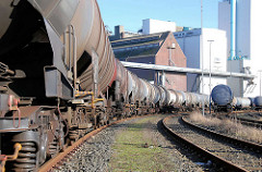 Güterzug mit Kesselwagen auf dem Rangierbahnhof Hohen Schaar in Hamburg Wilhelmsburg.