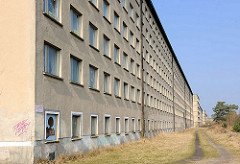 Leerstehende Gebäude - KdF Ferienanlage Prora auf Rügen / Ostsee.