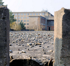Verlassene Gebäude, Fundamente - KdF Ferienanlage Prora auf Rügen / Ostsee.