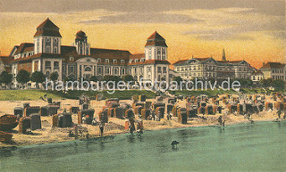 Historische Aufnahme vom Kurhaus an der Strandpromenade in Binz auf Rügen. Berliner Bankiers investierten mit der „Ostseebad Binz AG“ in den Ausbau des Seebades und ließen ein Kurhaus bauen, das am 22. Juli 1890 eröffnet wurde; das Gebäude brann