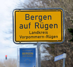 Ortsschild Bergen auf Rügen, Landkreis Vorpommern-Rügen.