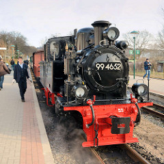Dampflokomotive 99 4652  auf dem Bahnhof Binz - die Schmalspur-Schlepptenderlokomotive wurde restauriert und ist ab März 2015 wieder auf der Strecke der Rügenschen Kleinbahn fahrbereit.