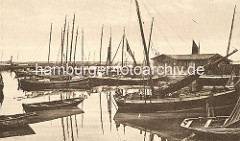 Historisches Motiv vom Fischereihafen in Sassnitz - Fischerboote aus Holz.