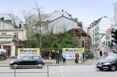 Der Abriss vom alten Eppendorfer Brauhaus, ehem. Restaurant Tre Castagne hat begonnen - die Kastanien vor dem Haus wurden gefällt.