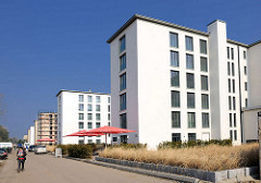 Sanierte, restaurierte Gebäude in der ehem. KdF-Ferienanlage Prora - Cafe und Eigenturmswohnungen.