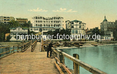 Altes Foto / Ansicht der Seebrücke und der historischen Gebäude / Hotel - Restaurant - Cafe am Ostseeufer von Sassnitz.