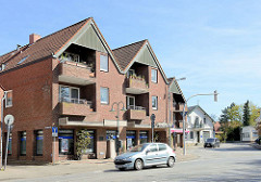 Modernes Wohngebäude / Balkons - Hauptverkehrsstrasse, Mühlenstrasse / Pinneberger Strasse, Wedel.