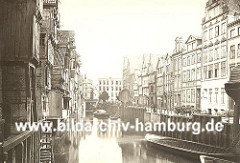 das Holländisch Brook wurde ca. 1560 zum ersten Mal erwähnt - es wurde damals das Wohngebiet von emigrierten Holländern - die Winden am Kaiufer zeugen in ihrer Form noch vom Holländischen Ursprung.