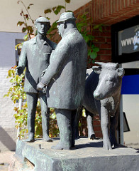 Skulptur  von Egon Lissow: Wedeler Ochsenmarkt; Bronze, 1984.