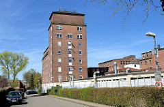 Wasserturm der Fa. Möller in Wedel - erbaut 1943; Backsteingebäude - Fassungsvermögen 300 m³