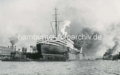 Passagierschiff Bremen im Schwimmdock der Werft Blohm & Voss.