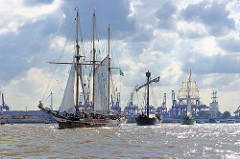Einlaufparade zum Hafengeburtstag Hamburg - Traditionssegler AMPHITRITE; Dreimast Gaffelschoner - Baujahr 1887.