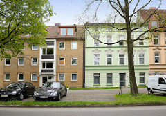 Wohnblocks an der Bremer Strasse im Hamburger Stadtteil Eissendorf - Architektur der 1960er Jahre, Gründerzeitfassade / Architekturgegensätze, alt + neu.