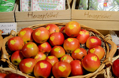 Hofladen mit Äpfeln - Herzapfelhof in Jork.