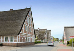 Fachwerkhäuser mit Reetdach, Westerjork in Jork / Altes Land.