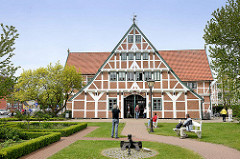 Rathaus Jork - ehem. Gräfenhof, 1651 als Herrenhaus errichtet; 1980 zum Rathaus der Gemeinde umgebaut.