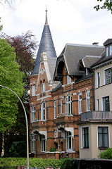 Backsteinvilla mit Turm - Stadtvilla in Hamburg Hohenfelde, Gründerzeitarchitektur.