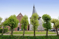Borsteler Kirche - St. Nikolai-Kirche, ursprünglich 1412 erbaut, frei stehender Glockenturm aus Holz.