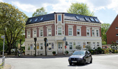 Freistehendes Eckgebäude - Gründerzeitarchitektur, Basselweg / Gazellenkamp Hamburg Stellingen.