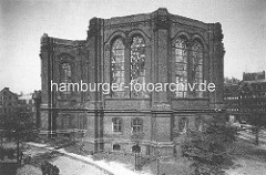 Brandruine des Kirchenschiffs von der St. Michaeliskirche, 1906.