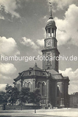 Alte Fotografie der St. Michaeliskirche, Wahrzeichen der Hansestadt Hamburg, ca. 1930.