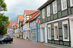Geschäfte und Wohnhäuser - historische Gebäude in der Burgstrasse von Lüchow.
