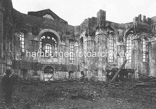 Brandruine des Kirchenschiffs von der St. Michaeliskirche, 1906.