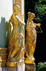Vergoldete Sandsteinplastiken am Chinesischen Pavillon im Park Sanssouci - Bildhauer Johann Gottlieb Heymüller und Johann Peter Benkert.
